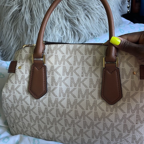 Authentic Michael Kors bag and wallet set - Picture 7 of 11